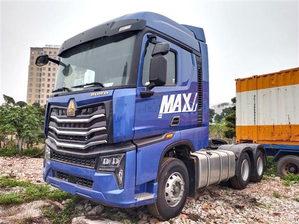 Đầu kéo Howo Max 440 HP 4